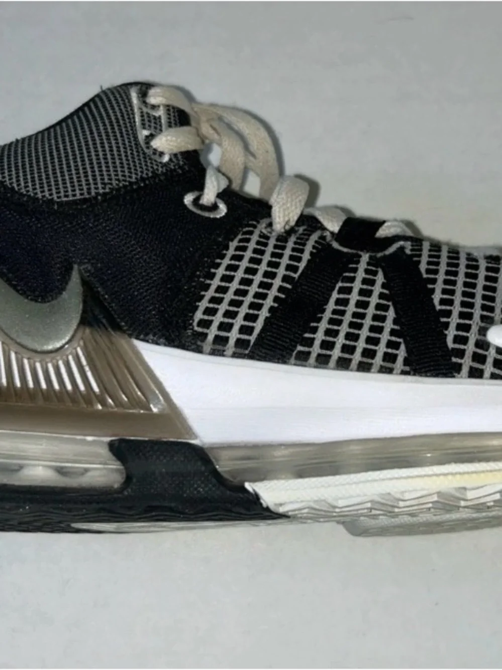 Nike LeBron Witness 7 Mens 9.5 Black White Basketball Shoes Sneakers DM1123-100